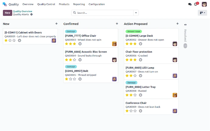 Tableau de bord Odoo Qualité des alertes en vue Kanban avec suivi des non-conformités par statut : Nouveau, Confirmé, Action proposée et Résolu, avec priorités et catégories de défaut