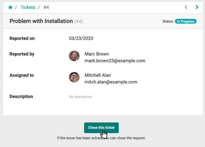 Fiche ticket Odoo Helpdesk n°4 avec statut En cours, informations du demandeur et de l'agent assigné, et bouton de clôture de la demande